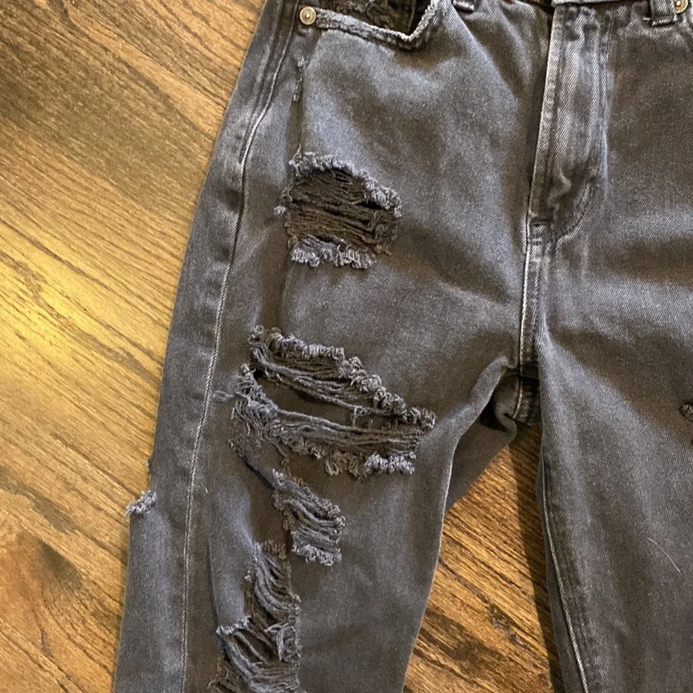 American Eagle Black Distressed Mom Jeans 00 EUC - Picture 2 of 12